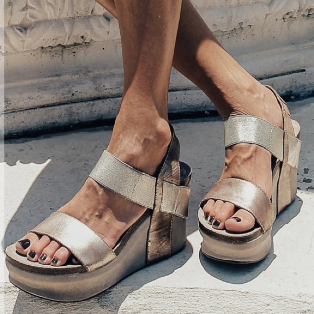 BUSHNELL IN GOLD WEDGE SANDALS